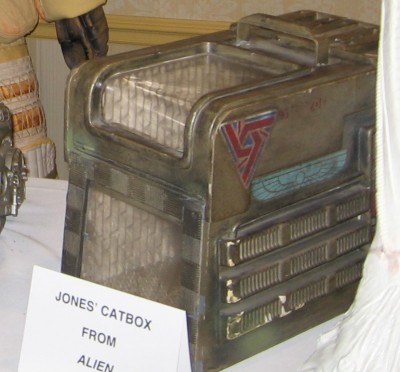 Alien_Cat Box-Real Prop (4).jpg
